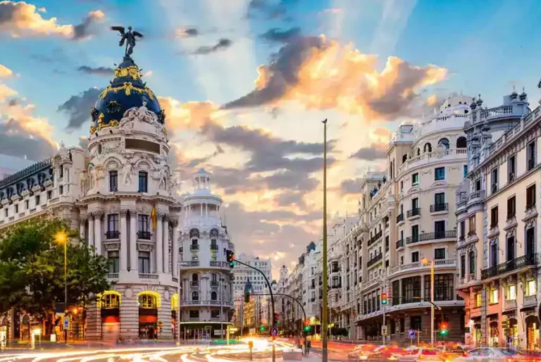 10 mejores destinos para viajar sola en España